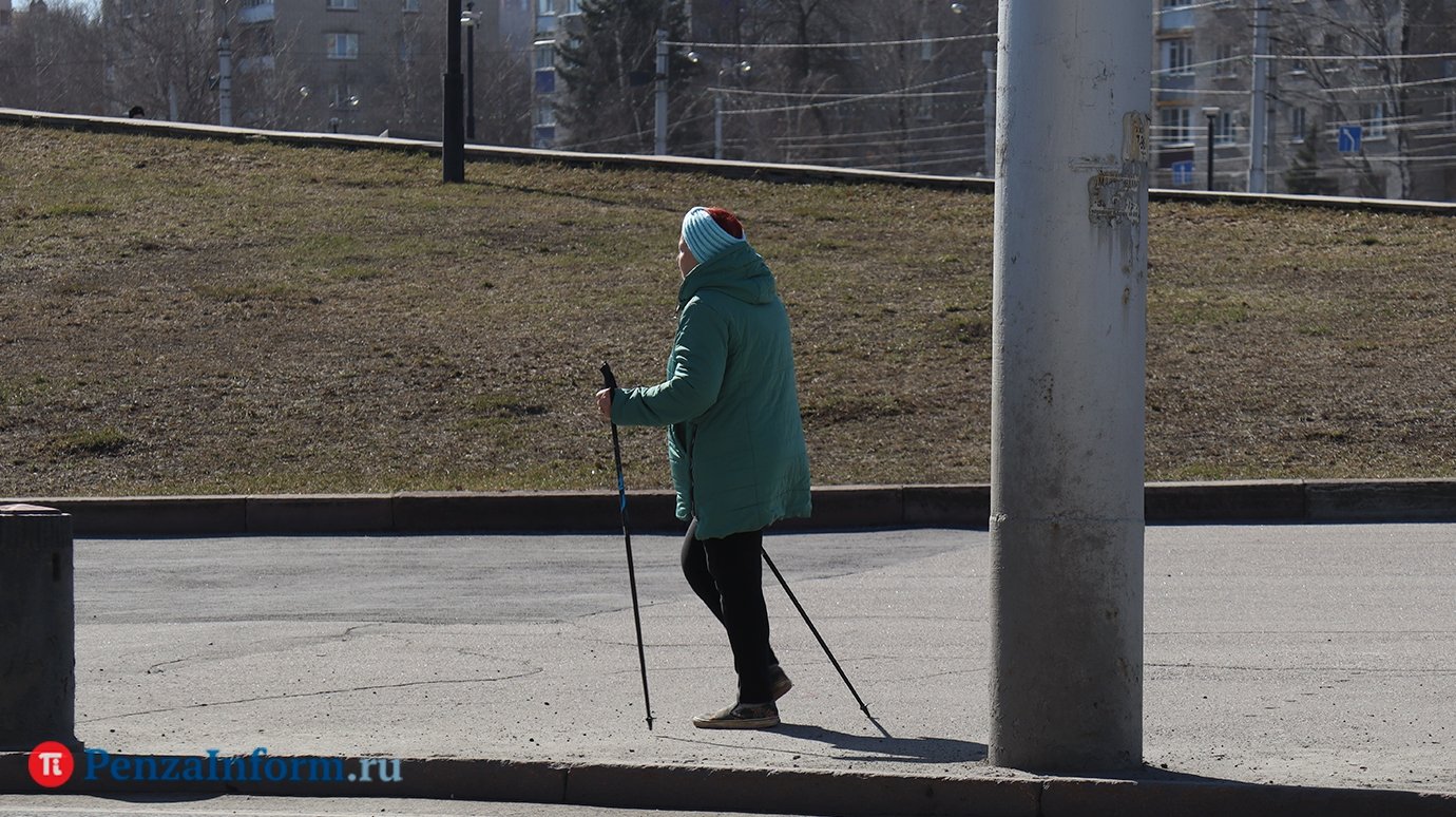 У башмаковской пенсионерки отобрали палки для скандинавской ходьбы