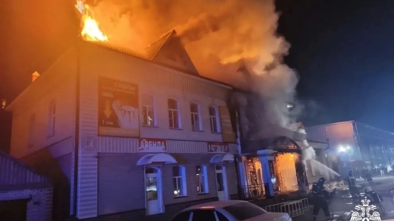 В Кузнецке загорелось здание инкассации на улице Рабочей