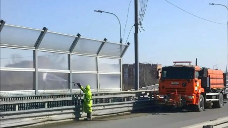 В Пензе приступили к мойке шумовых экранов