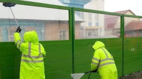 В Пензе приступили к мойке шумовых экранов