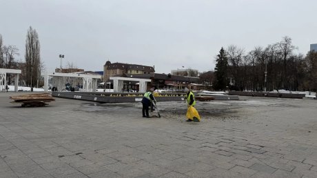 В центре Пензы продолжается расконсервация фонтана