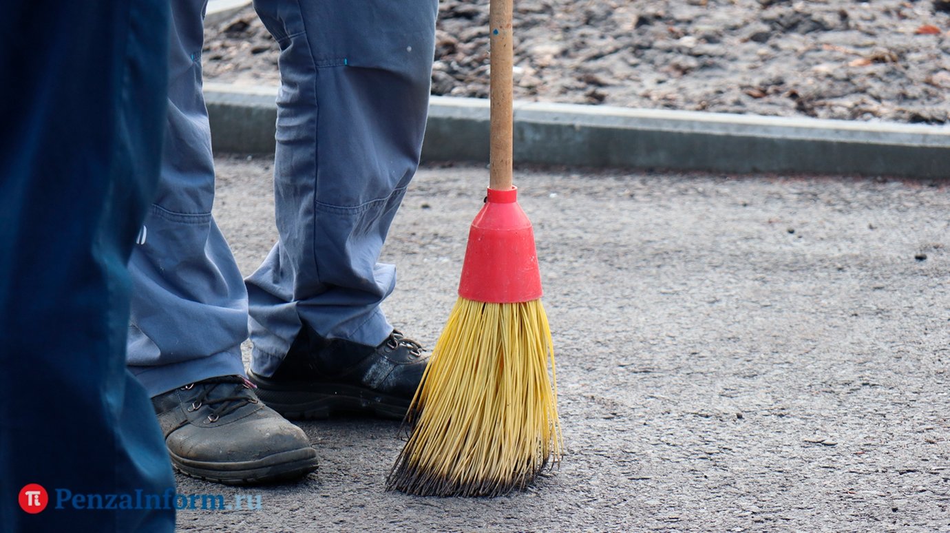 В Пензе дворник разбил похищенный телевизор