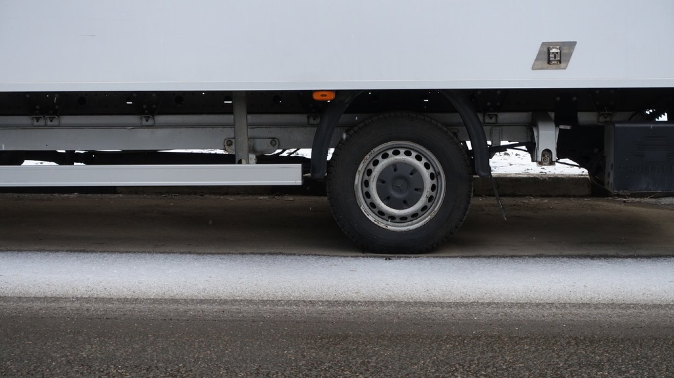 Дальнобойщика, выпившего водки после съезда в кювет, лишили прав