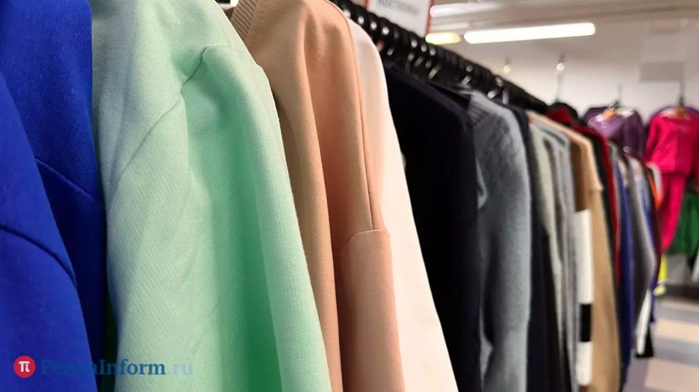 Одна из крупнейших российских сетей одежды начала закрывать магазины