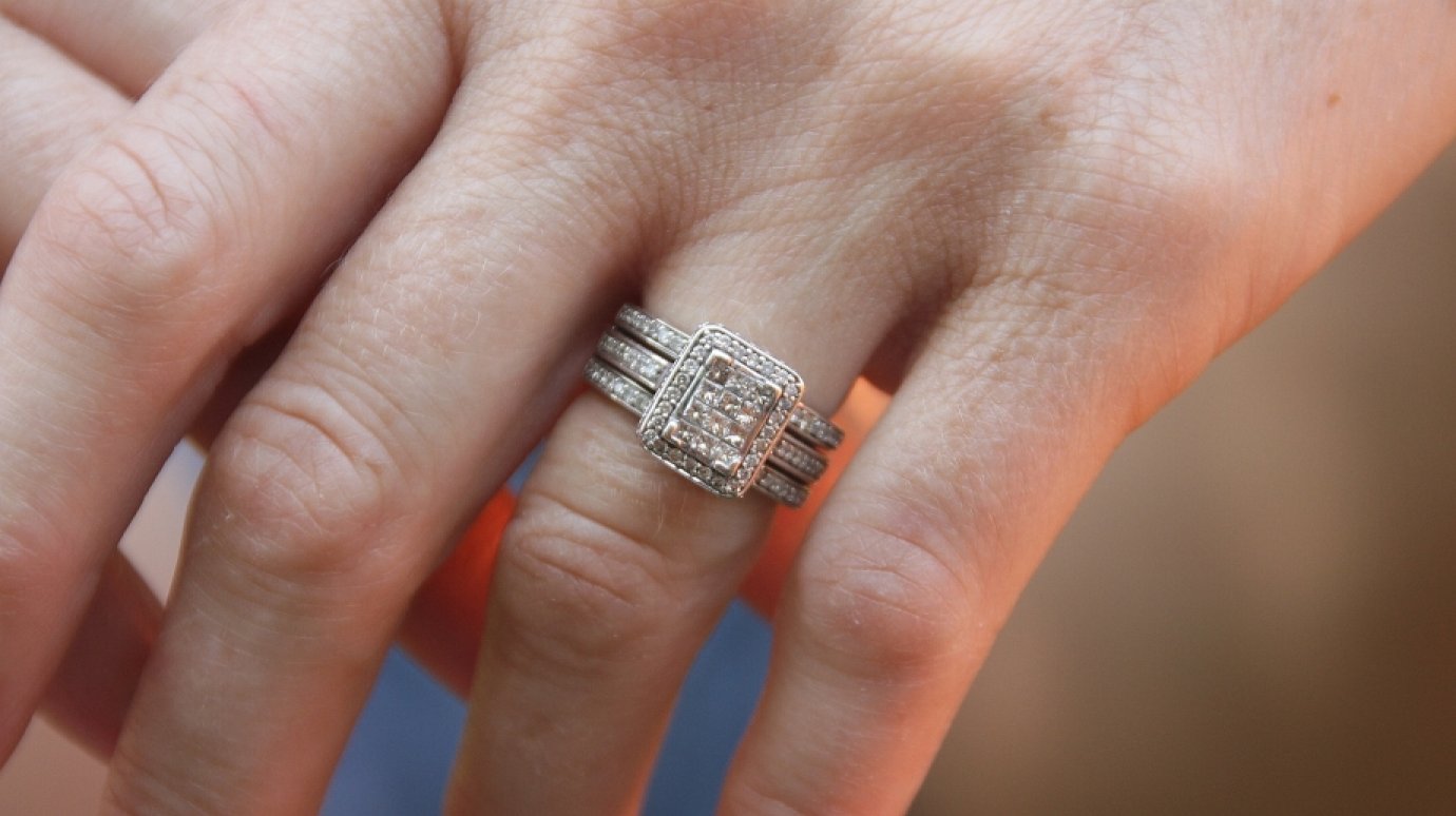 Объявилась хозяйка найденных на свалке бриллиантов на миллионы рублей