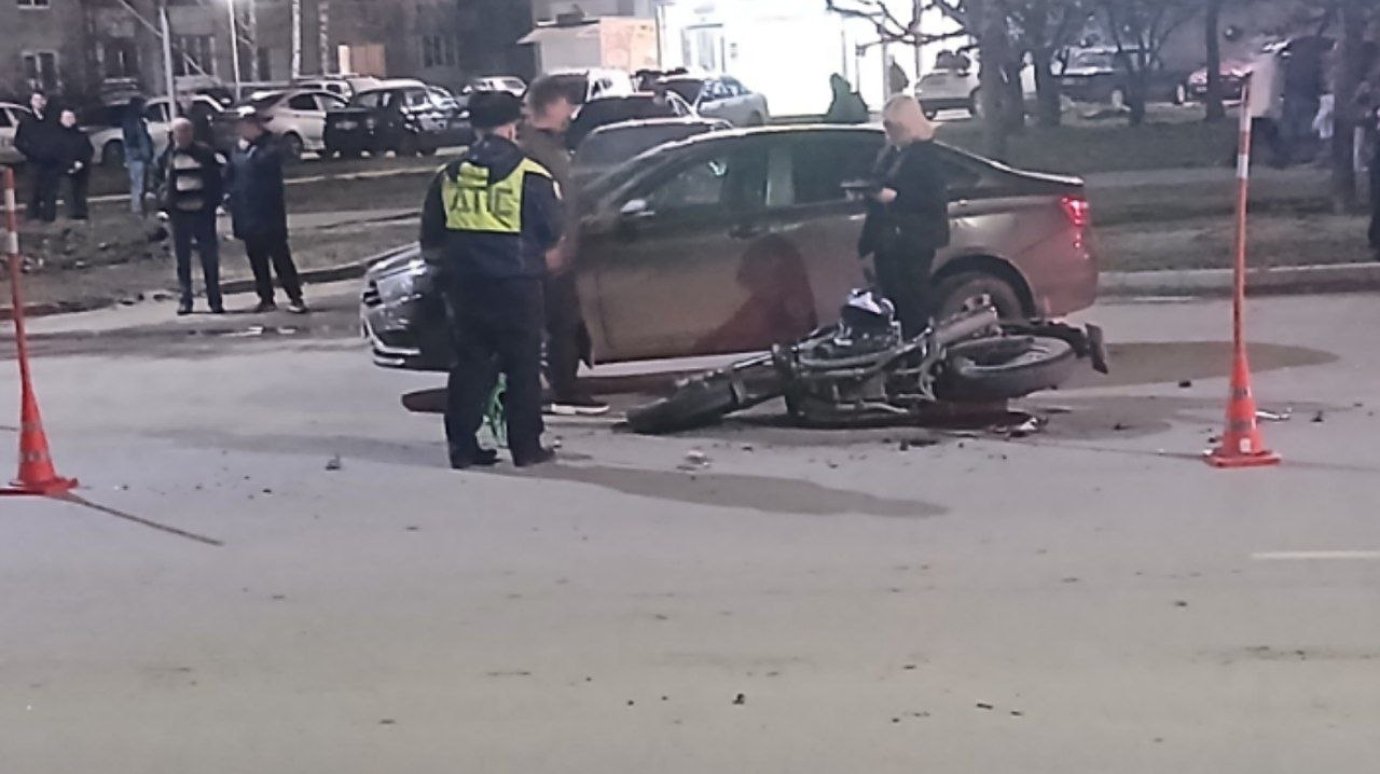 В Заречном мотоциклист столкнулся с легковой машиной