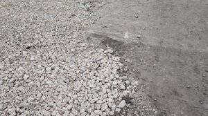 Щебнем - в лобовое стекло. Кто ответит за порчу авто на весенней дороге