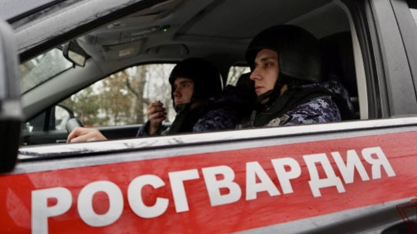Из горящего дома на улице Кураева вывели 7 взрослых и 1 ребенка