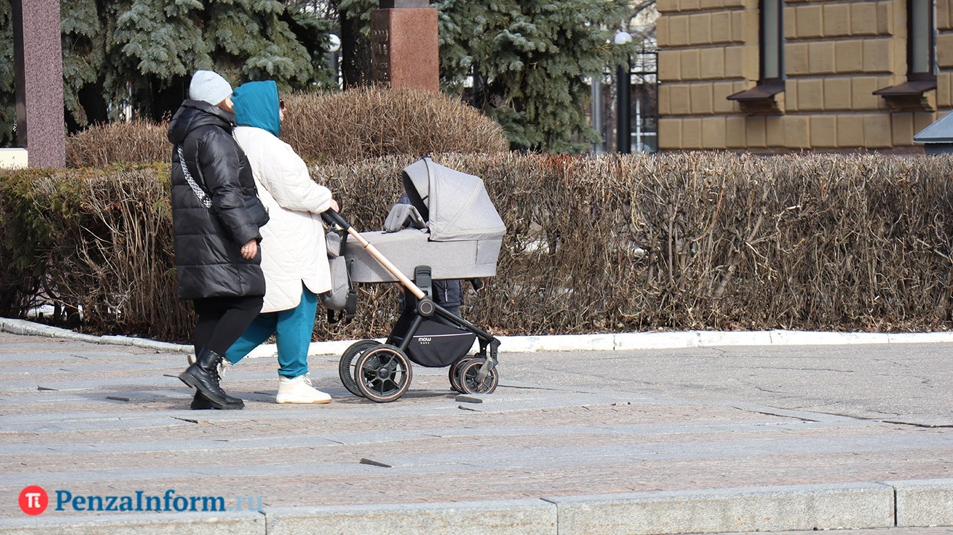 Родителей детей до 3 лет захотели защитить от увольнения