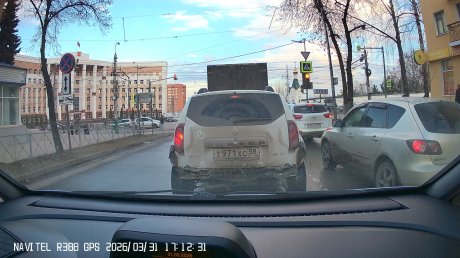 Водитель Renault нарушил правила на Кураева - Володарского