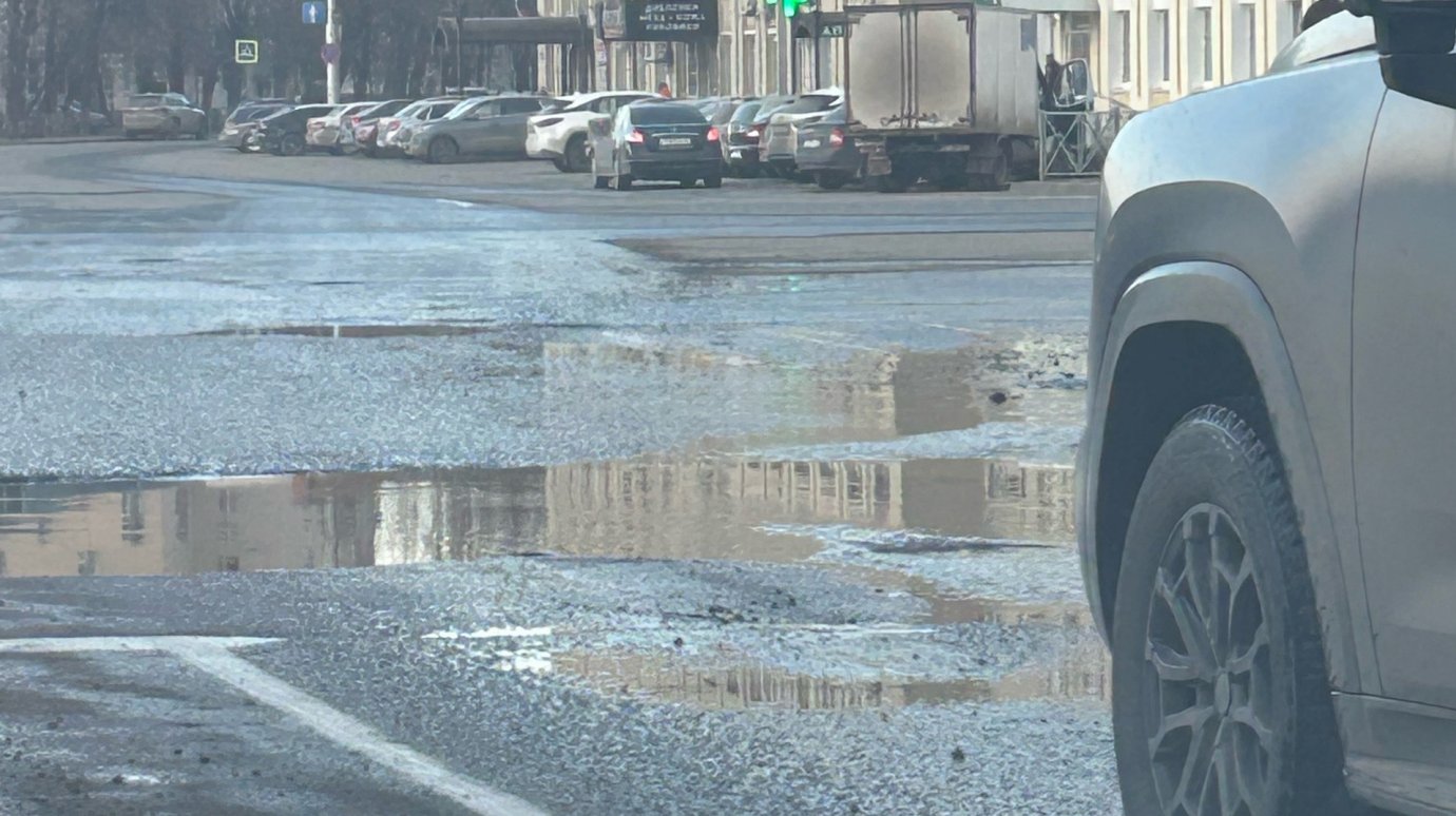 Стоки на ул. Пушкина мешают ремонту перекрестка у «Суворовского»