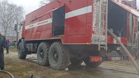 В селе Чаадаевка загорелся деревянный жилой дом