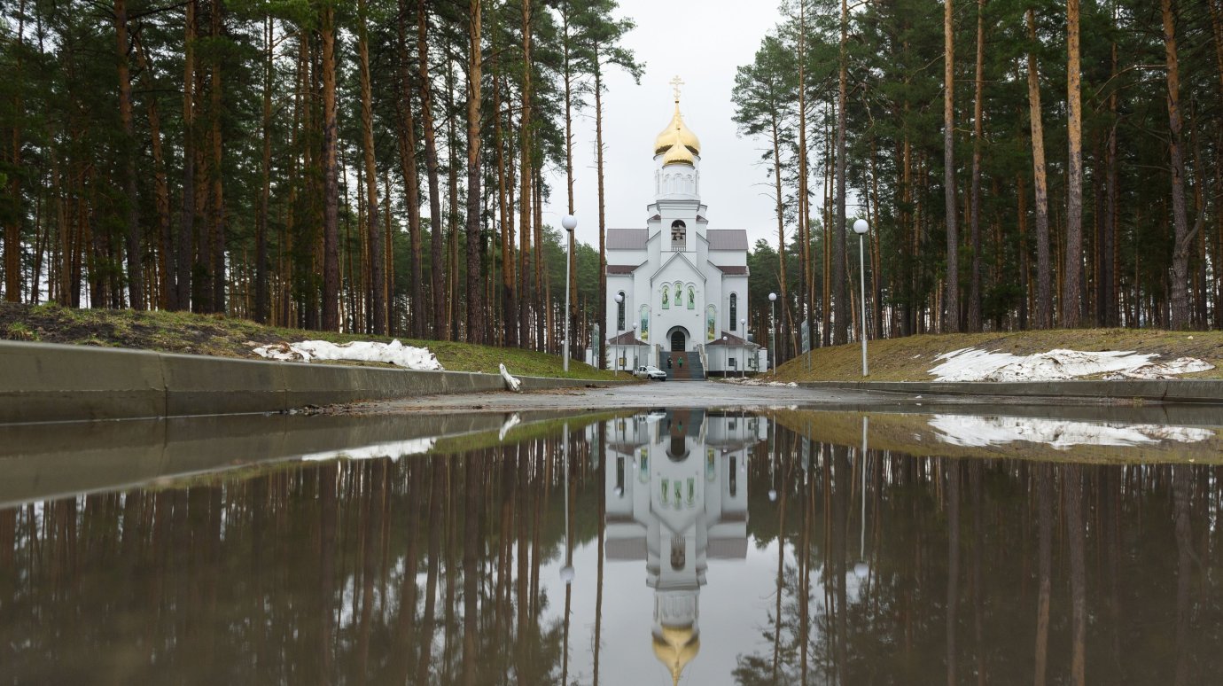 В Заречном начали благоустраивать территорию у главного храма
