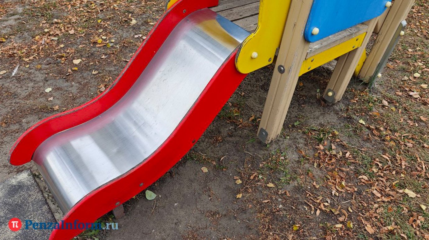 В Пензе отложили установку новых детских площадок