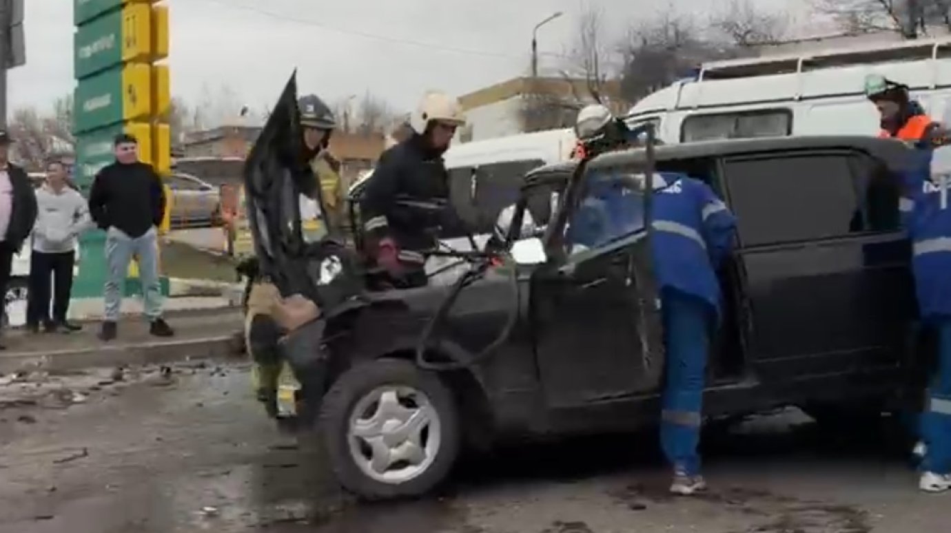 На улице Окружной два автомобиля попали в серьезное ДТП