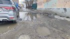 Можно утонуть: на ул. Володарского проезду мешают огромные ямы