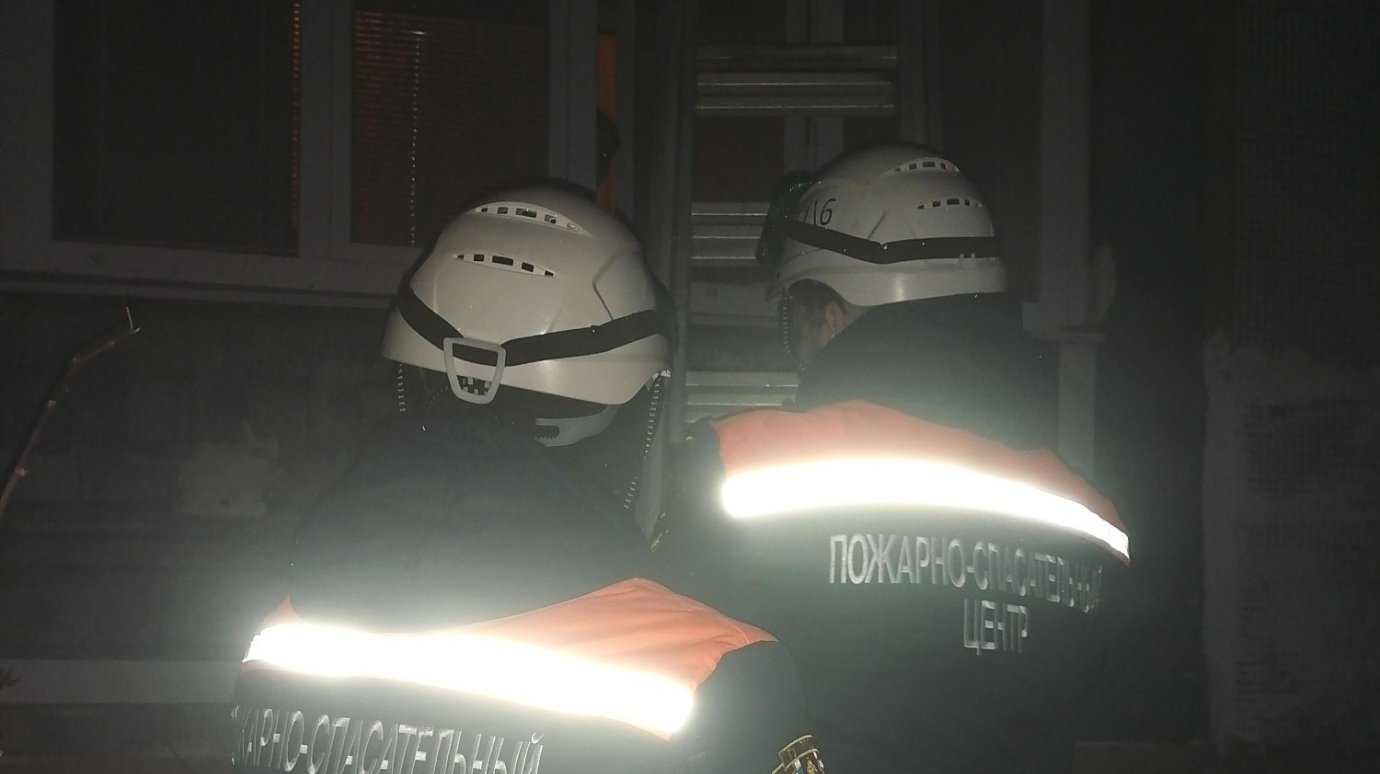 На ул. Кижеватова 10-летняя девочка оказалась запертой на балконе