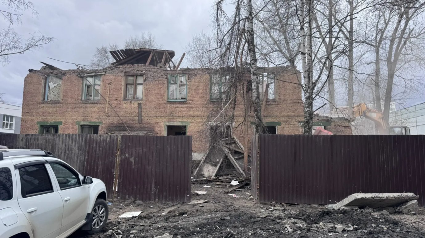 На улице Воровского в Пензе начали сносить многоквартирный дом