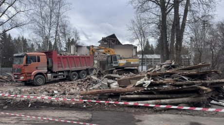 На улице Воровского в Пензе начали сносить многоквартирный дом