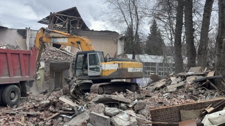 На улице Воровского в Пензе начали сносить многоквартирный дом