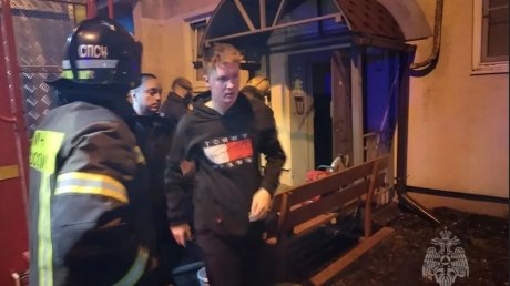 При пожаре на ул. Островского спасли 10 человек, один погиб