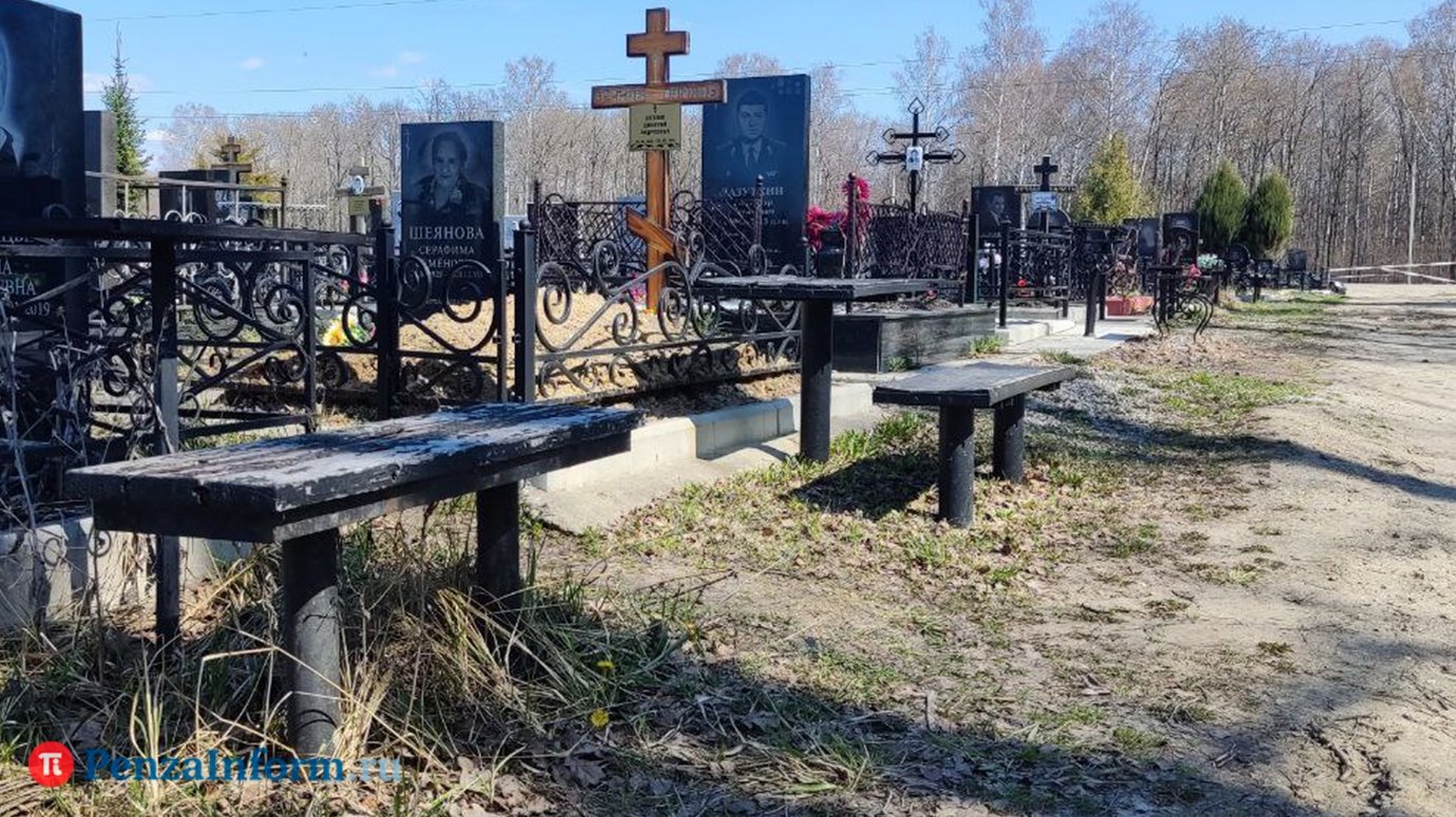 В РПЦ раскритиковали традицию россиян на кладбищах