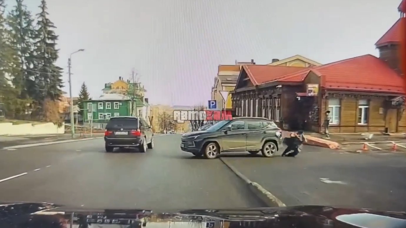 Опубликован момент ДТП с пешеходом на ул. Володарского