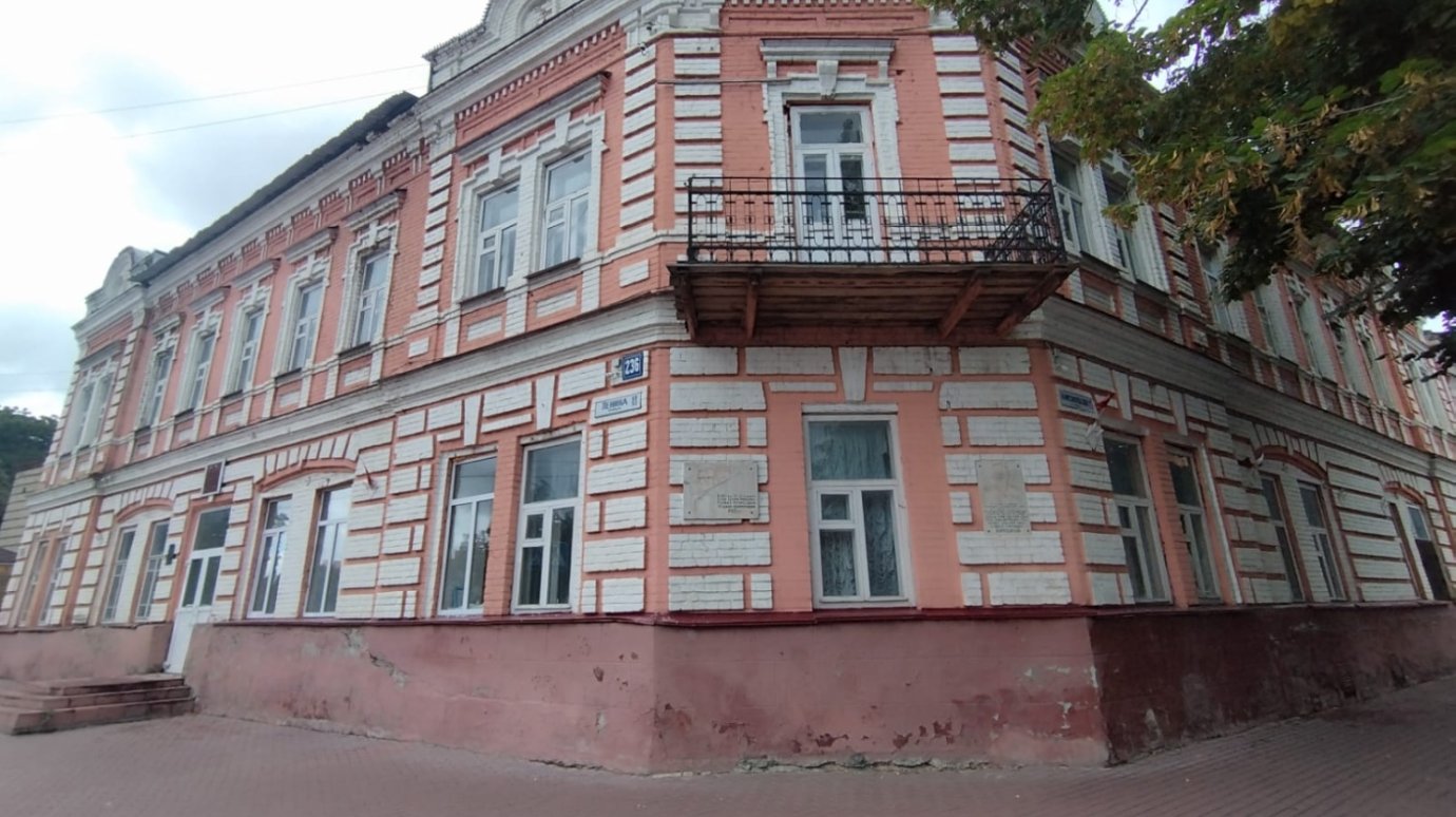 Специалисты исследуют бывшее здание медколледжа в Кузнецке