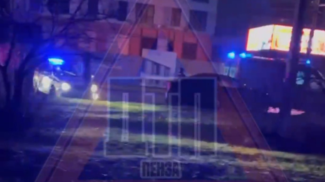 На улице Карпинского автолюбительница врезалась в столб