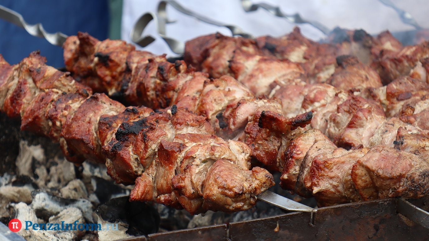 Подсчитано, насколько за год подорожал шашлычный набор