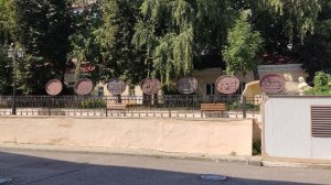 История Пензы: Позади Губернаторского дома создана композиция по «Ревизору»