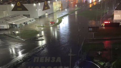 «Арбековский пролив»: пензенец ждал помощи на крыше машины