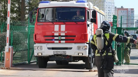 В Пензе на учениях из условного пожара спасли троих человек