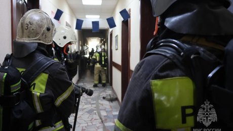 В Пензе на учениях из условного пожара спасли троих человек