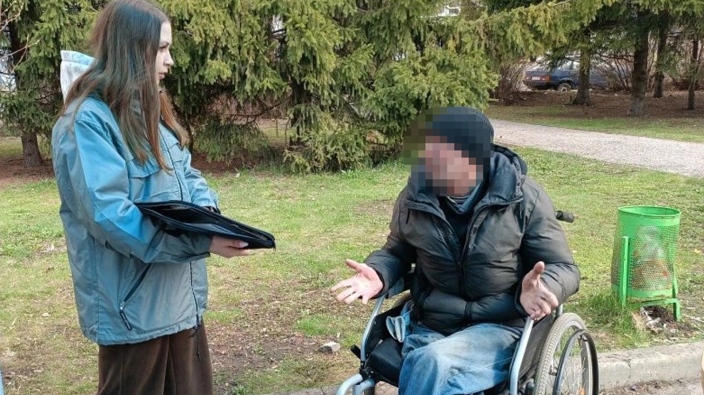 В Пензе бездомному мужчине выдали продукты и вещи