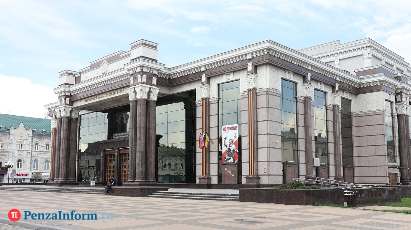 В драмтеатре репетируют пьесу об отце-афганце и сыне - участнике СВО