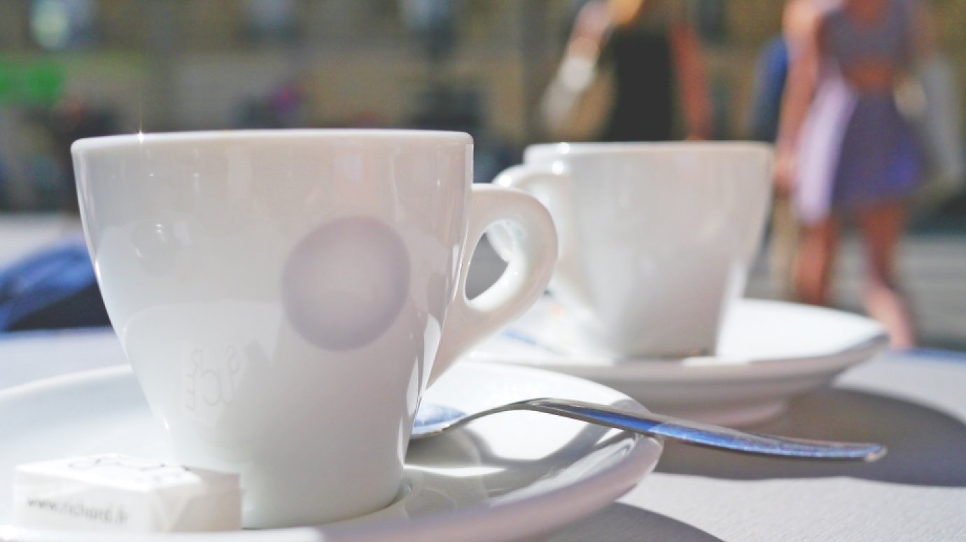 Врачи призвали отказаться от кофе при определенной погоде