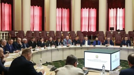 Губернатор призвал депутатов ЕР постоянно общаться с избирателями