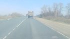Под Саловкой груз с КамАЗов летит в лобовые стекла автомобилей