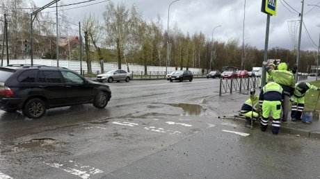 На улице Окружной восстанавливают работу светофора