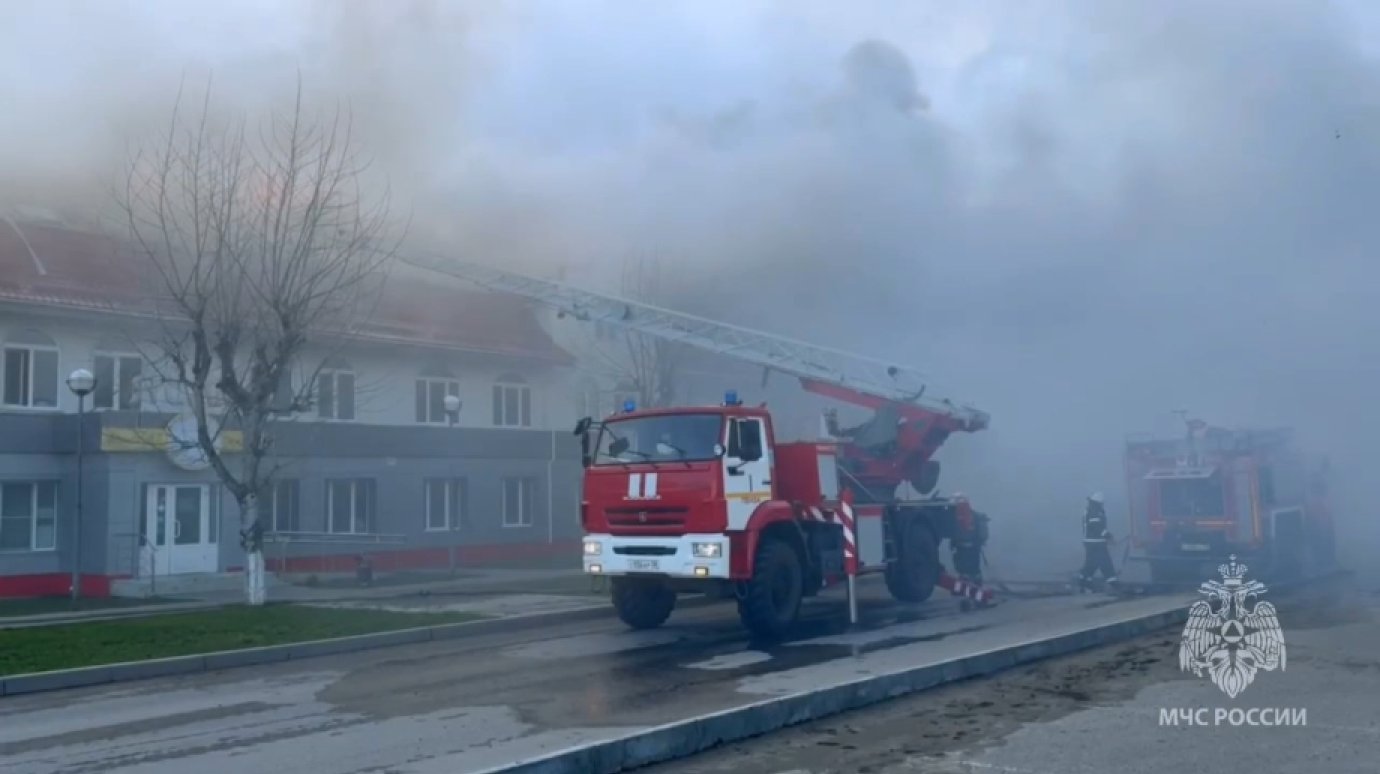 В Засечном загорелся развлекательный центр