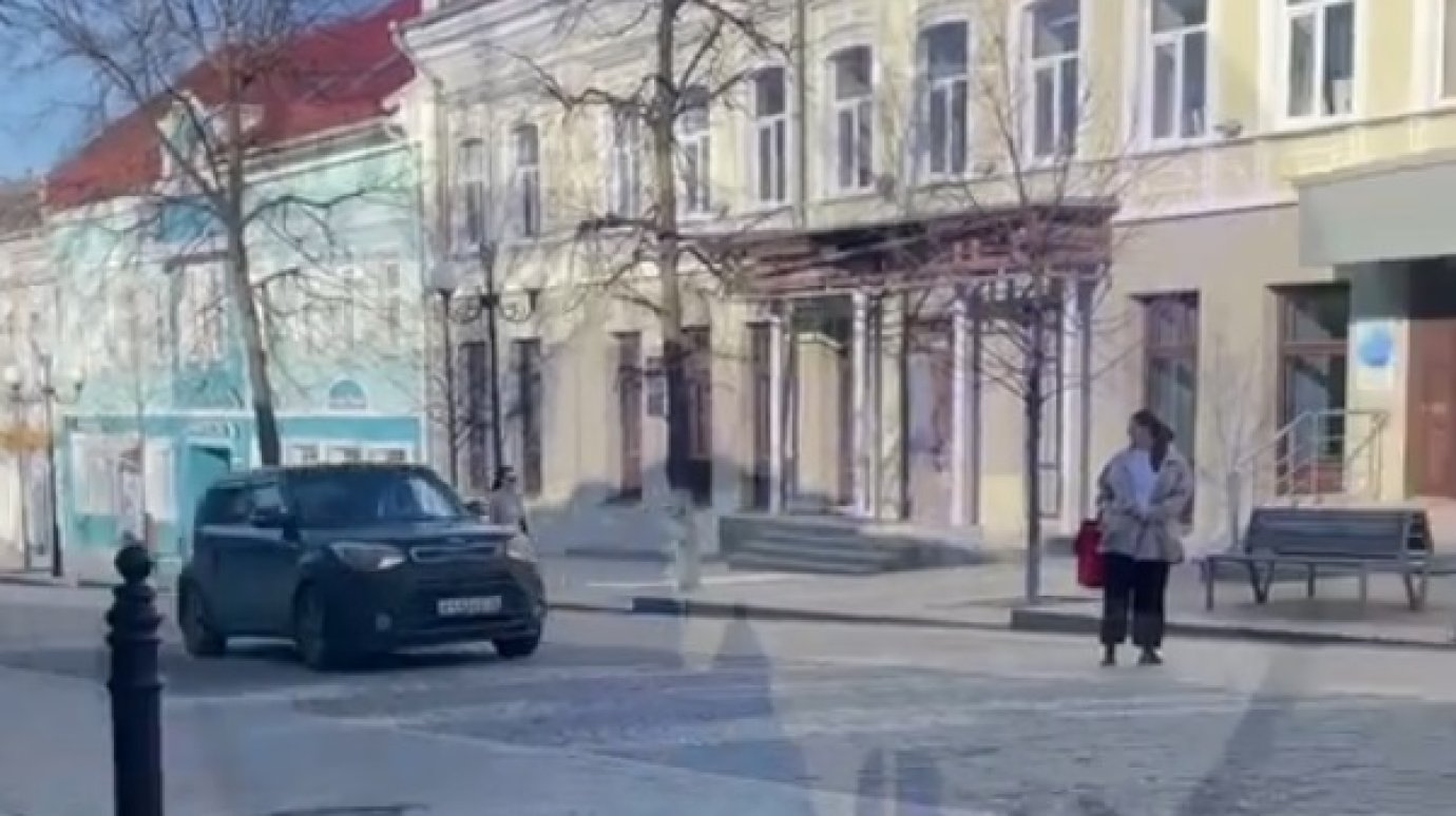 Промчавшегося по Московской водителя нашли и наказали