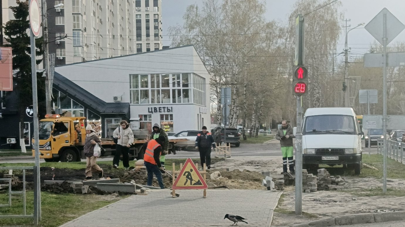 У памятника блокадникам на Западной Поляне вновь начался ремонт