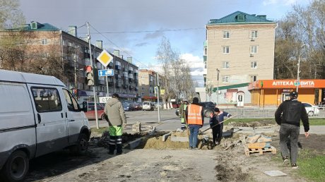 У памятника блокадникам на Западной Поляне вновь начался ремонт