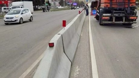 К блокам на пр. Победы крепят инновационные световозвращатели