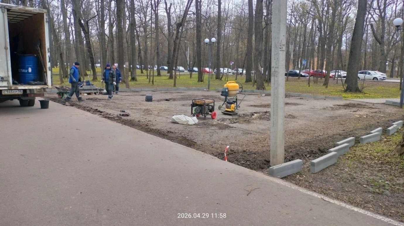 На Олимпийской аллее готовятся к устройству бетонной площадки