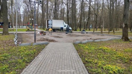 На Олимпийской аллее готовятся к устройству бетонной площадки