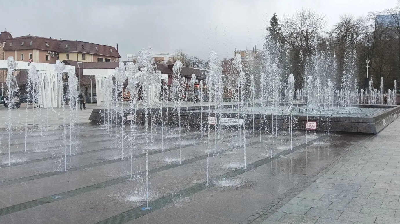 На улице Московской заработал светомузыкальный фонтан