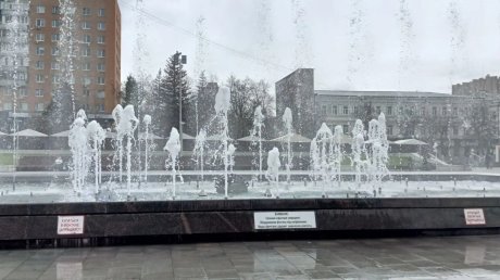 На улице Московской заработал светомузыкальный фонтан