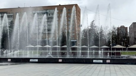 На улице Московской заработал светомузыкальный фонтан